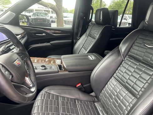 Used 2023 Cadillac Escalade Sport Platinum w/ LPO, ONYX Package AWD/4WD image 9