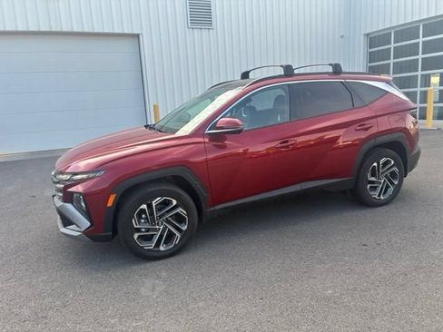 Used 2025 Hyundai Tucson Limited AWD/4WD image 2