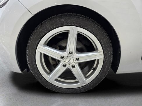 Used 2016 Hyundai Veloster image 10