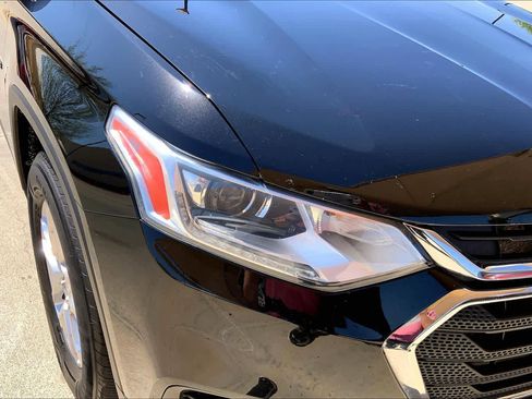 Used 2021 Chevrolet Traverse LS image 27