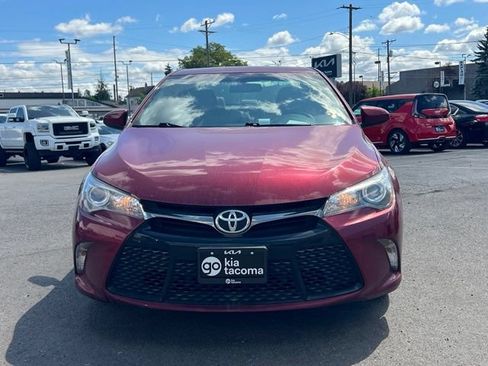 Used 2016 Toyota Camry SE w/ Moonroof Package FWD image 4