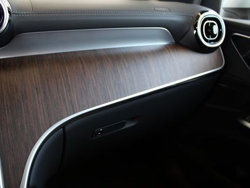 New 2025 Mercedes-Benz GLC 350e 4MATIC image 31