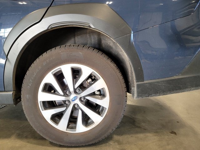 Used 2025 Subaru Outback Premium AWD/4WD image 14