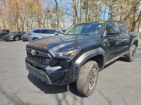 Used 2024 Toyota Tacoma TRD Off-Road image 3