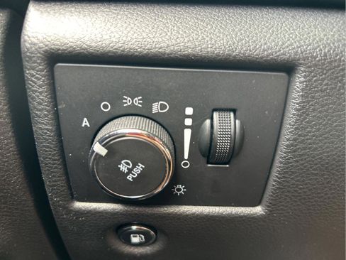 Used 2020 Jeep Grand Cherokee Altitude AWD/4WD image 25