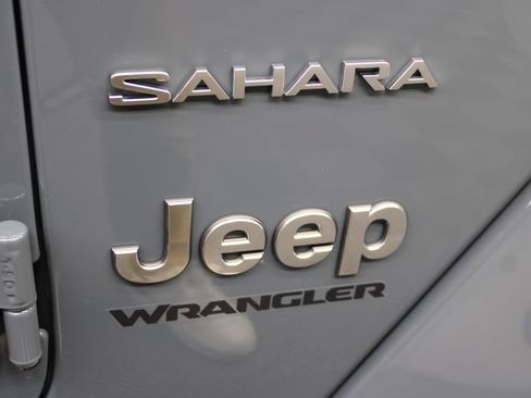 Used 2024 Jeep Wrangler Unlimited Sahara w/ Technology Group AWD/4WD image 53