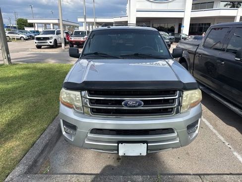 Used 2016 Ford Expedition XLT w/ Equipment Group 202A RWD image 2