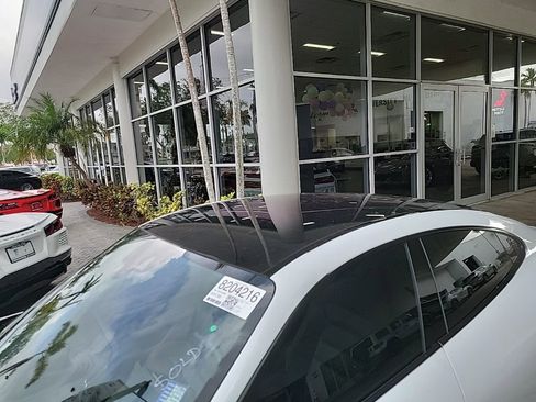 Used 2022 Porsche Taycan 4S image 4