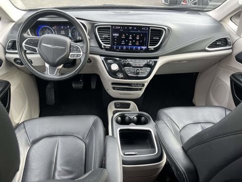 Certified 2022 Chrysler Pacifica Touring-L w/ Uconnect Theater Family Group image 12