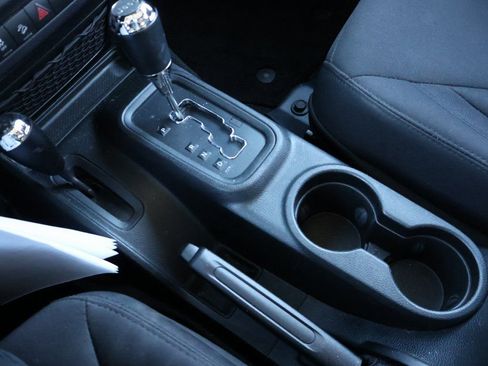 Used 2018 Jeep Wrangler Unlimited Sport S image 22