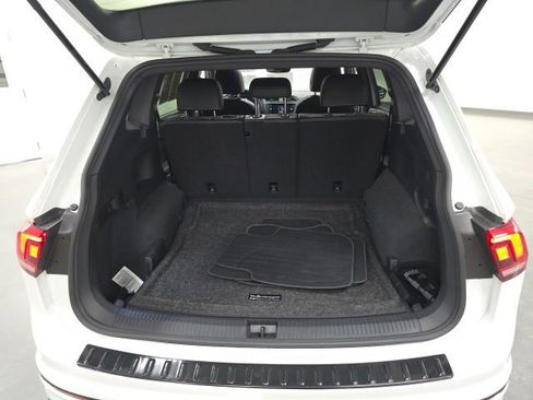 Used 2023 Volkswagen Tiguan SE R-Line AWD/4WD image 12