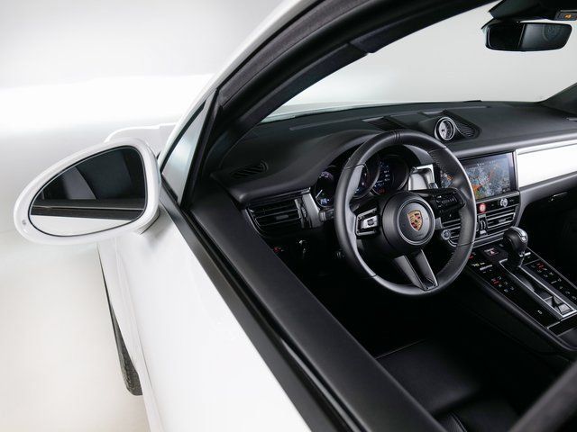 Certified 2026 Porsche Macan AWD/4WD image 27