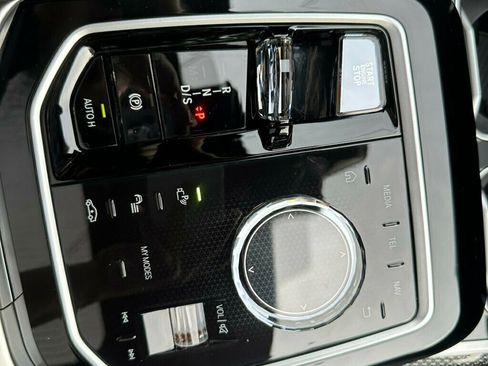 Used 2023 BMW 760i xDrive image 23