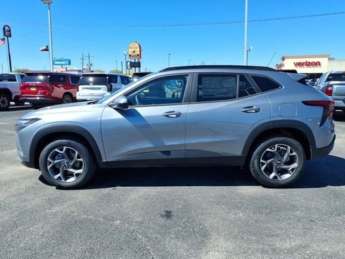 New 2026 Chevrolet Trax LT image 8