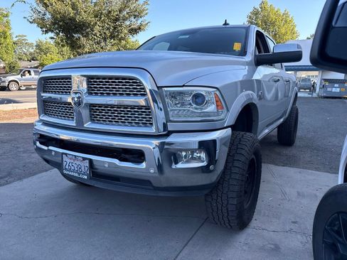 Used 2017 RAM 2500 Laramie AWD/4WD image 2