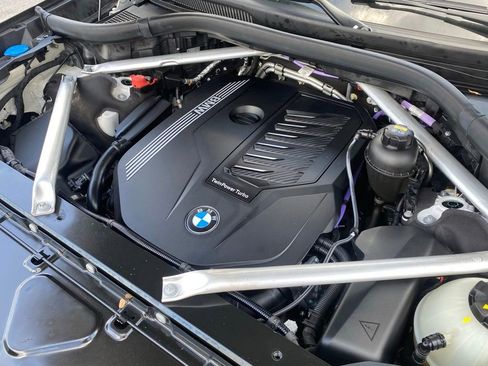 Used 2022 BMW X7 xDrive40i w/ M Sport Package AWD/4WD image 13