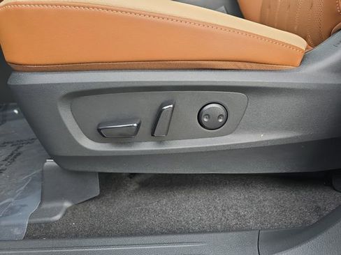 New 2026 Nissan Pathfinder Platinum image 14