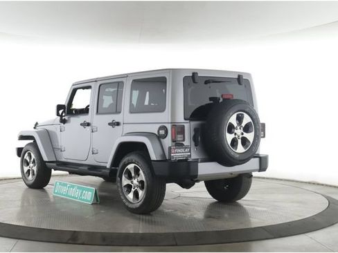 Used 2018 Jeep Wrangler Unlimited Sahara w/ Connectivity Group AWD/4WD image 8