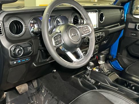 Used 2023 Jeep Wrangler Unlimited Sahara AWD/4WD image 18