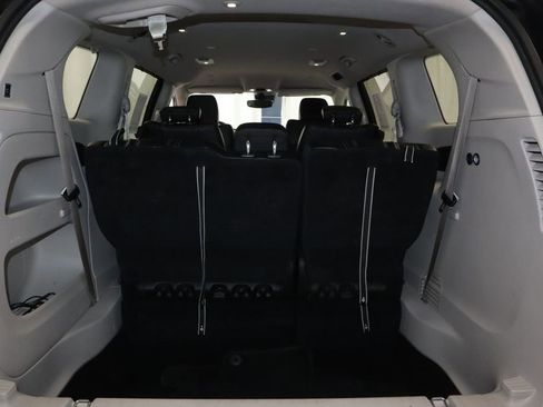 Used 2023 Chrysler Pacifica Touring-L FWD image 14