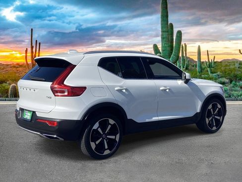 Used 2019 Volvo XC40 T4 Inscription FWD image 3