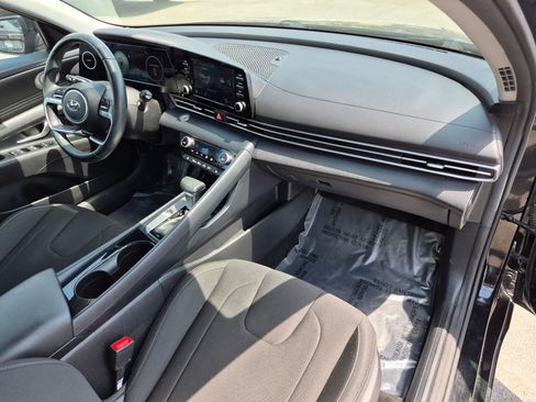 Used 2022 Hyundai Elantra SEL w/ Convenience + Premium Package FWD image 34