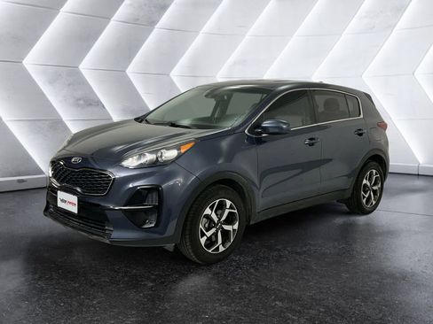 Used 2020 Kia Sportage LX image 3