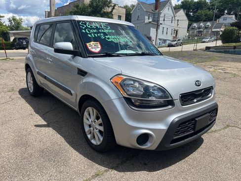 Used 2013 Kia Soul + w/ Audio Pkg FWD image 3