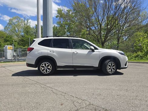Used 2023 Subaru Forester Premium AWD/4WD image 18