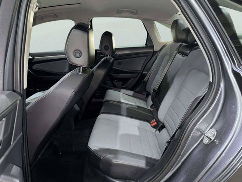 Used 2025 Volkswagen Jetta SE FWD image 20