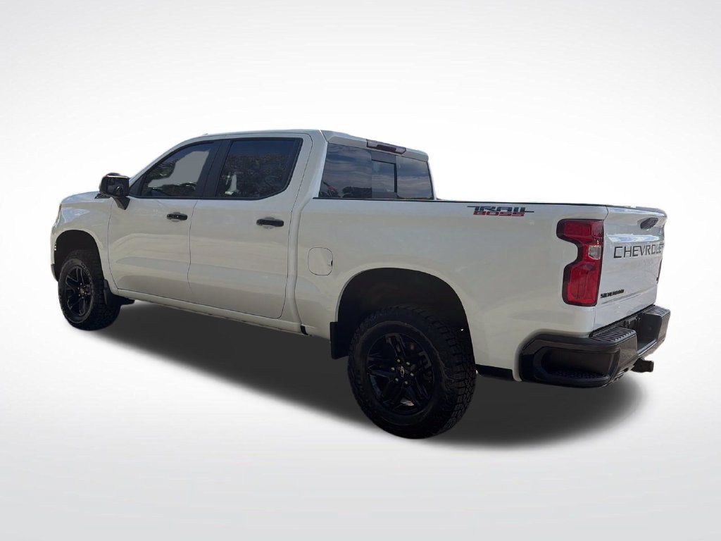 Used 2024 Chevrolet Silverado 1500 LT Trail Boss w/ Convenience Package II AWD/4WD image 3