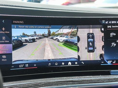 Certified 2025 BMW i7 eDrive50 w/ Executive Package RWD image 24