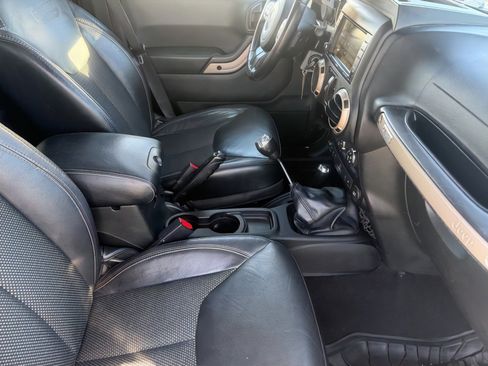 Used 2016 Jeep Wrangler Unlimited Sahara image 11