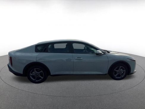 Used 2025 Kia K4 LXS image 16