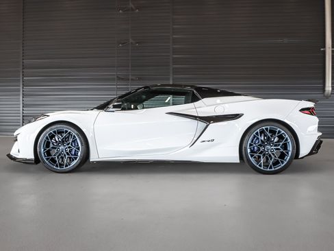 Used 2026 Chevrolet Corvette ZR1 w/ Stealth Interior Trim Package RWD image 12