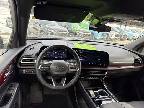 Used 2025 Chevrolet Traverse Z71 w/ Driver Confidence Package image 14