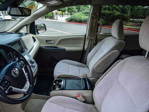 Certified 2020 Toyota Sienna LE image 22