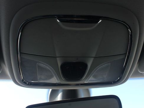 Used 2019 Jeep Cherokee Limited image 24