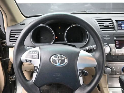 Used 2012 Toyota Highlander 4WD w/ Tech Pkg image 11