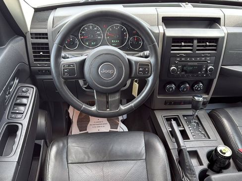 Used 2012 Jeep Liberty Sport RWD image 30