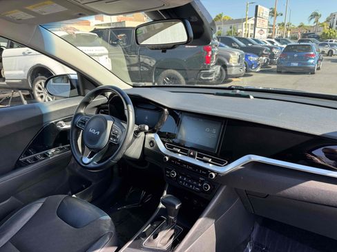 Used 2022 Kia Niro EX FWD image 23