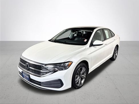 Used 2023 Volkswagen Jetta SE FWD image 2