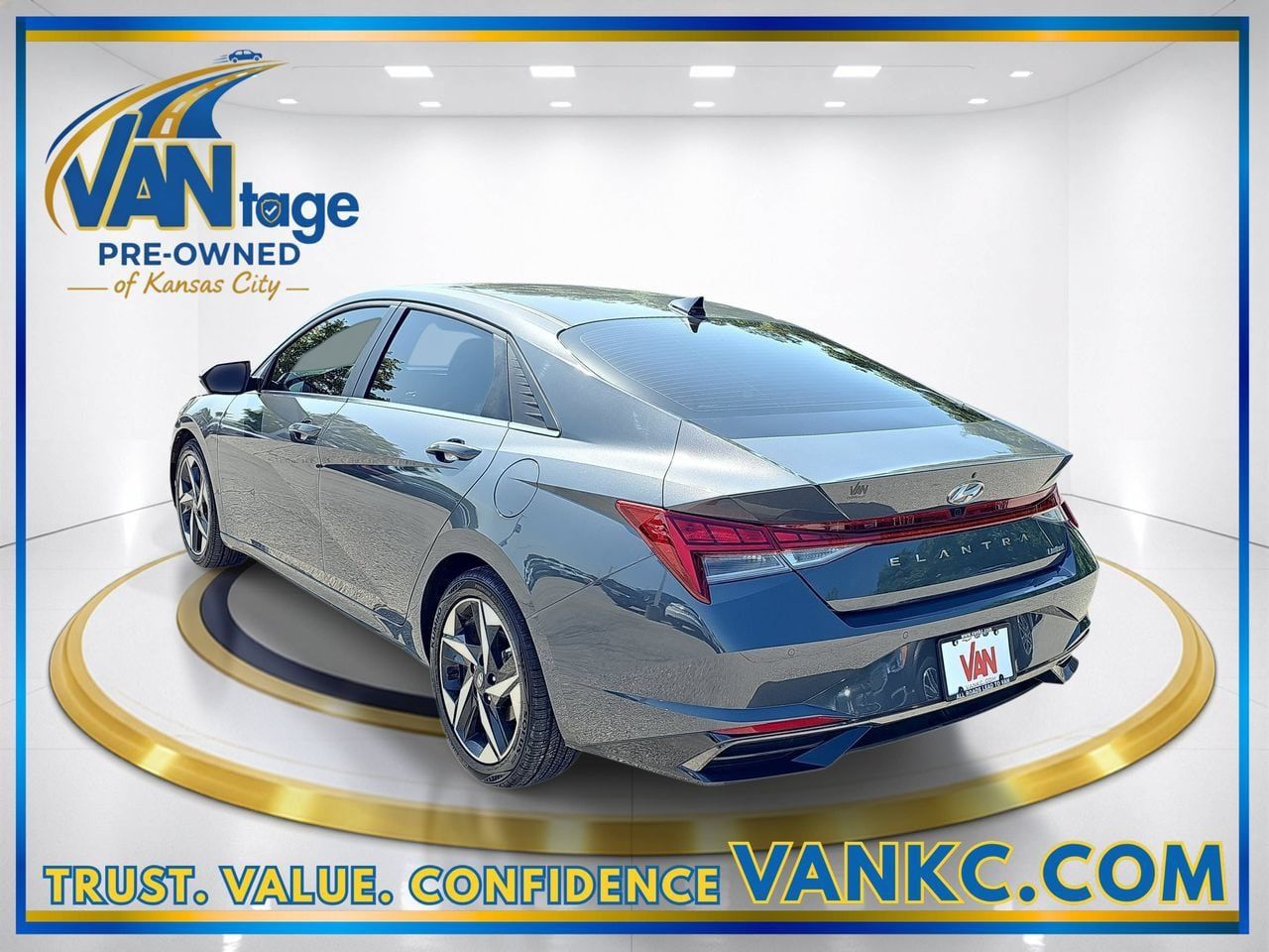 Used 2023 Hyundai Elantra Limited w/ Cargo Package FWD image 9