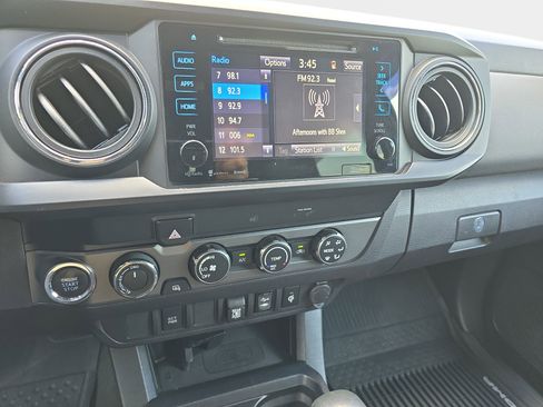 Used 2019 Toyota Tacoma TRD Sport AWD/4WD image 18