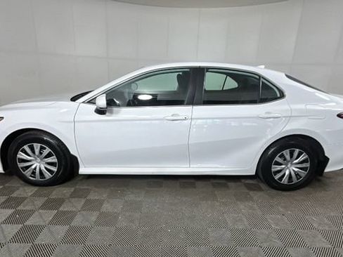 Used 2022 Toyota Camry LE FWD image 6