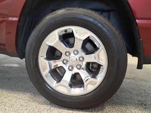 Used 2019 RAM 1500 4x4 Crew Cab Classic Big Horn image 7