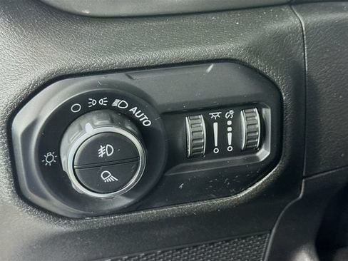 Used 2020 Jeep Gladiator Overland AWD/4WD image 10