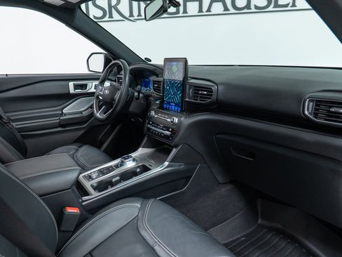 Used 2020 Ford Explorer ST w/ ST Street Pack image 21