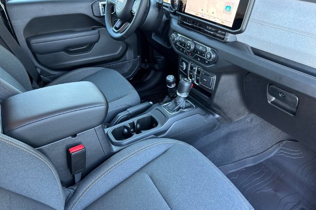 Used 2025 Jeep Gladiator Sport AWD/4WD image 15