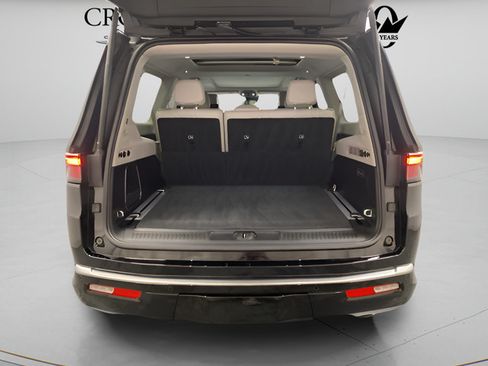 Certified 2024 Jeep Wagoneer L Series III w/ Premium Group I AWD/4WD image 29